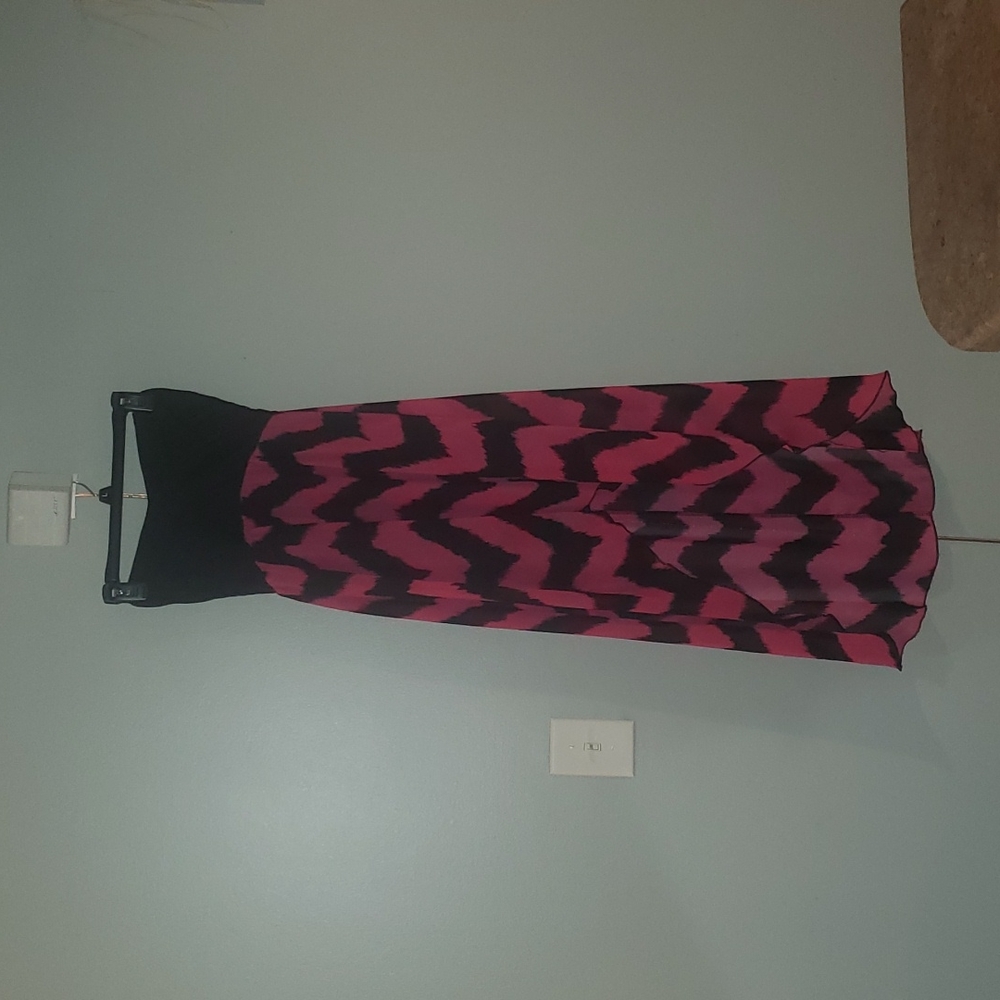 No boundaries Sleevless black and pick high-low dress